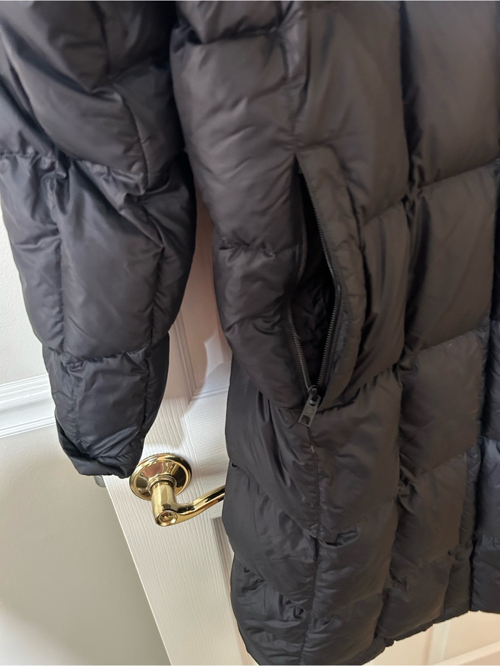 The North Face Women's XL Long Puffer Coat in Black - Picture 4 of 10